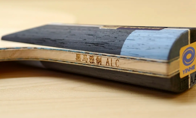 Close-up of the Heimajizhi ALC blade handle and carbon layer construction