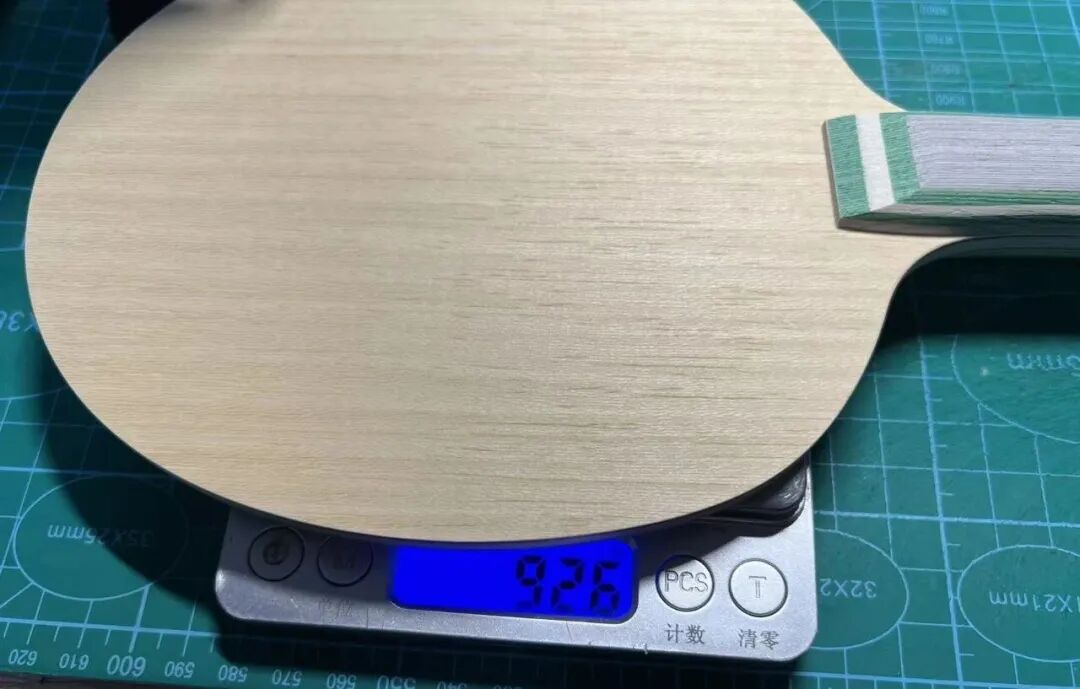 Stiga Luma blade on digital scale reading 92.6 grams