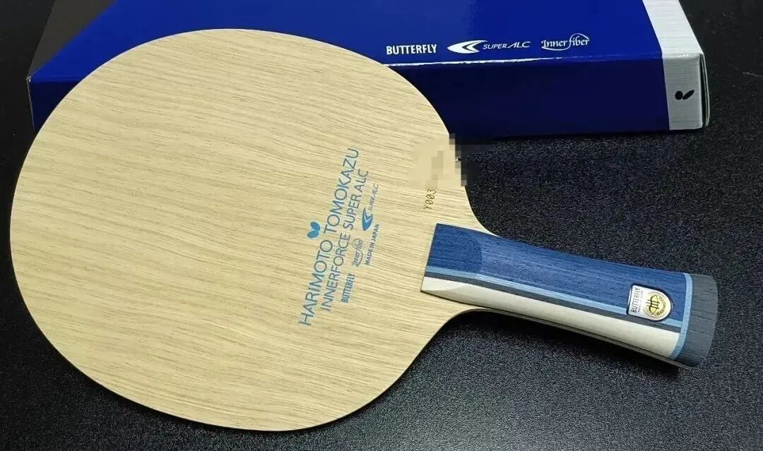 Harimoto Tomokazu serving with his SALC blade against Lin Yun-ju at team championships